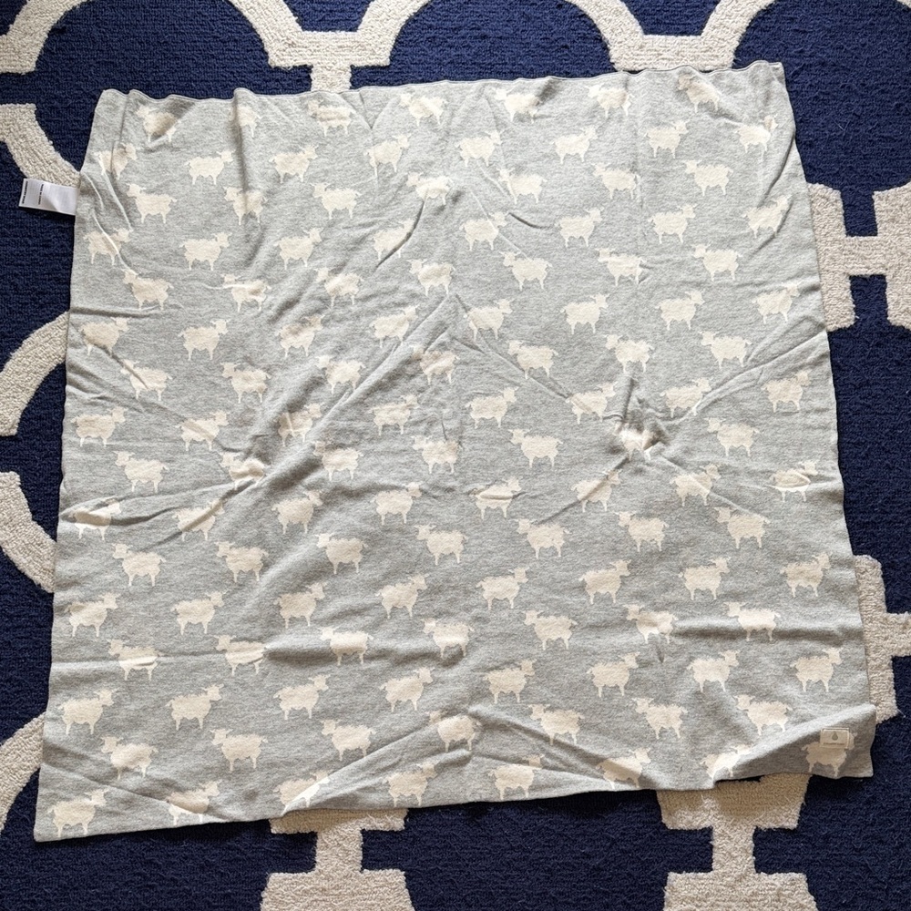 Country Road organically grown lamb print baby Blanket in gray NWOT